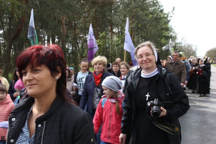 Pielgrzymka z Roszkowej Woli do Żdżar w 27. rocznicę beatyfikacji Franciszki Siedliskiej