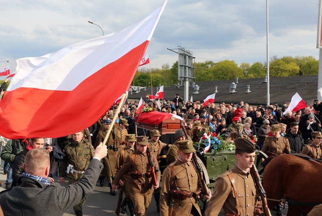 Pogrzeb płk. Zygmunta Szendzielarza "Łupaszki"