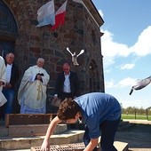 	Po Mszy św. wypuszczono pierwsze gołębie.