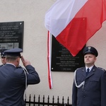 Odłsonięcie pamiątkowej tablicy na murze ZK w Łowiczu