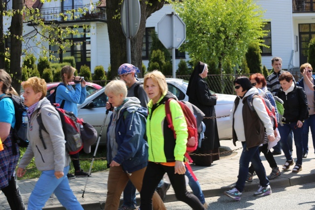 IV pielgrzymka do Łagiewnik wyrusza z Hałcnowa - cz. I