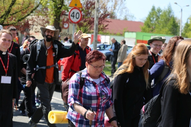 IV pielgrzymka do Łagiewnik wyrusza z Hałcnowa - cz. II