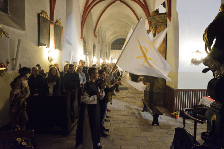 Wielkanocne czuwanie młodzieży w Jemielnicy