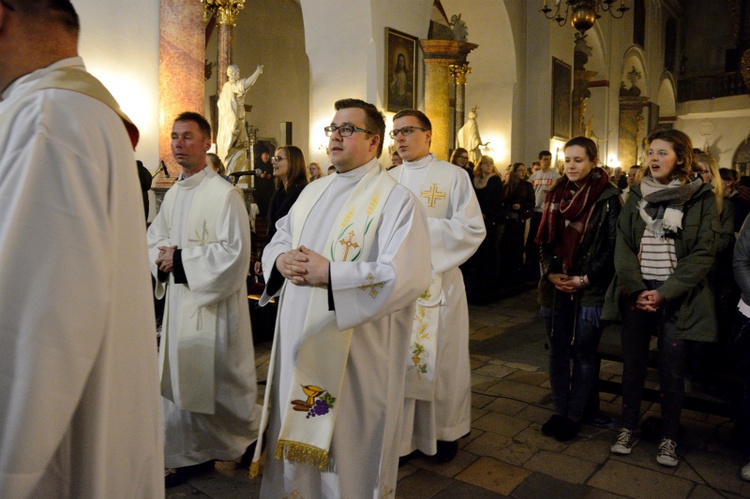 Wielkanocne czuwanie młodzieży w Jemielnicy