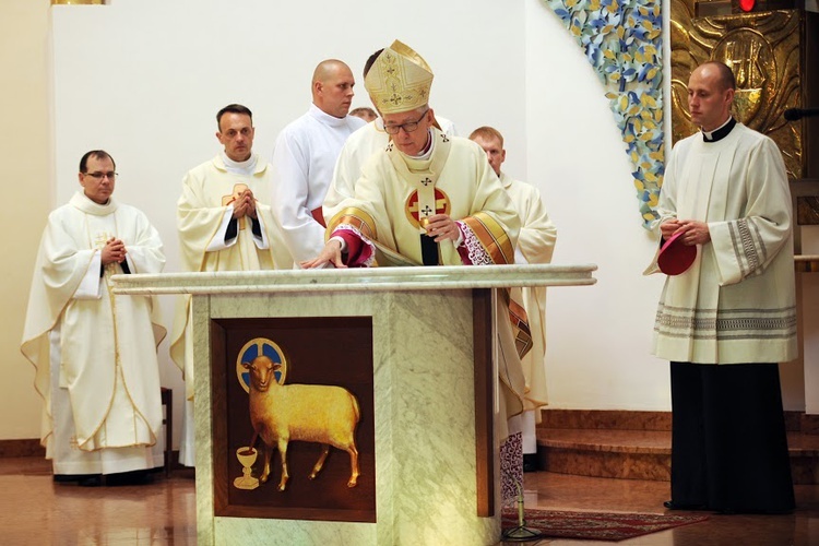 Poświęcenie kościoła Podwyższenia Krzyża Świętego