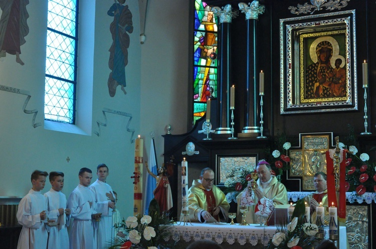 Parafia w Borzęcinie Dolnym ma 80 lat 