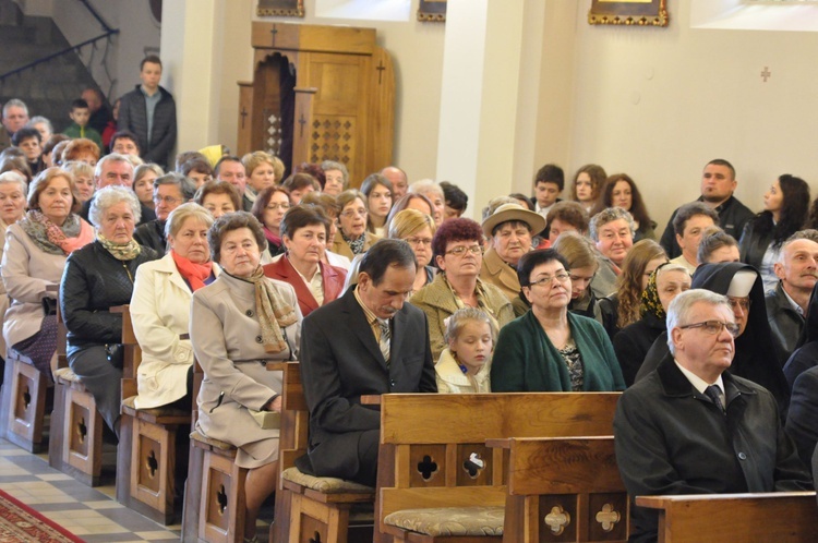 Parafia w Borzęcinie Dolnym ma 80 lat 