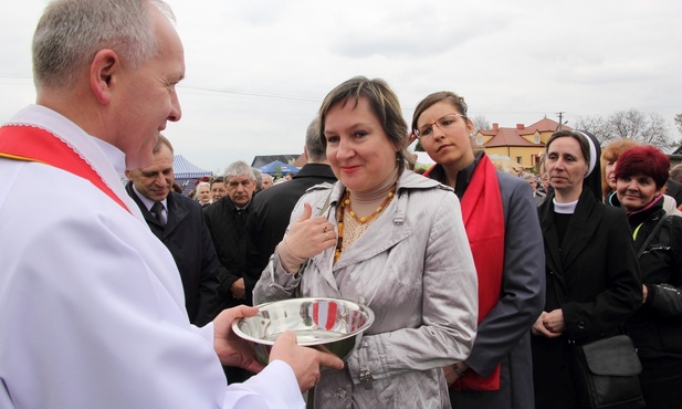 Odnowienie przyrzeczeń chrzcielnych ze znakiem krzyża