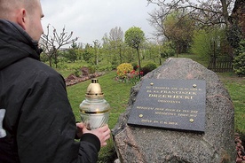 	Obelisk upamiętniający bł. ks. Franciszka Drzewieckiego.