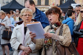 "Trzeci maj" na tysiące głosów