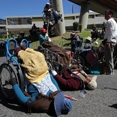 Boliwia. Niepełnosprawni w proteście stanęli na głowie