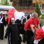 IV pielgrzymka z Hałcnowa dotarła do Łagiewnik - część pierwsza