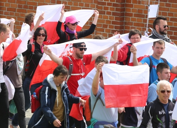 IV pielgrzymka z Hałcnowa dotarła do Łagiewnik - część pierwsza