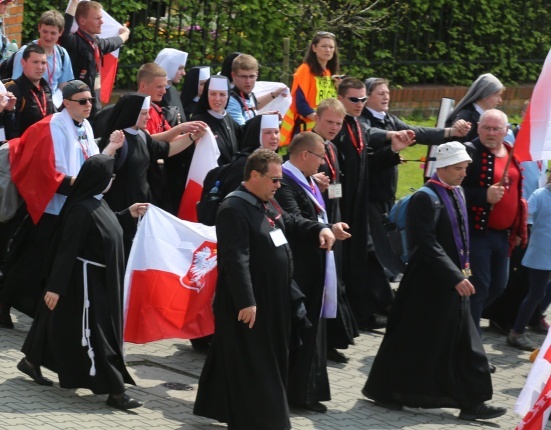 IV pielgrzymka z Hałcnowa dotarła do Łagiewnik - część pierwsza