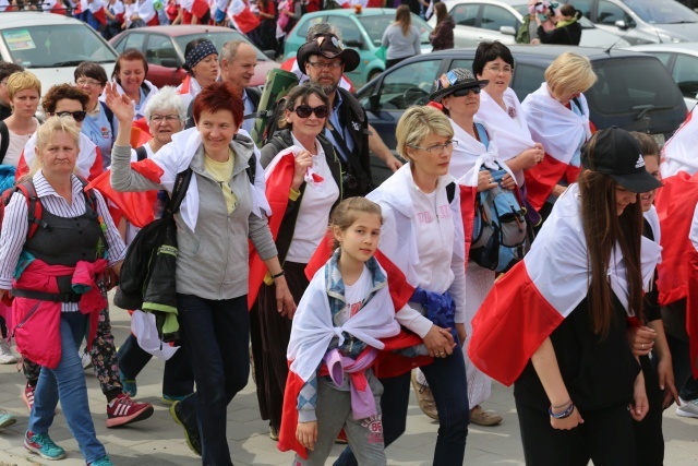 IV pielgrzymka z Hałcnowa dotarła do Łagiewnik - część pierwsza