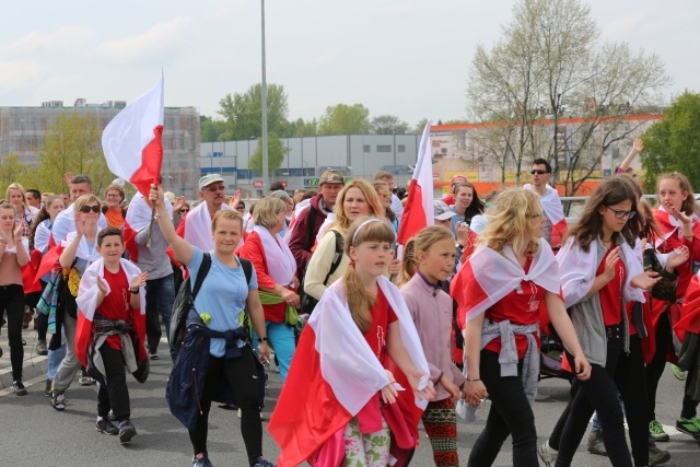 IV pielgrzymka z Hałcnowa dotarła do Łagiewnik - część pierwsza