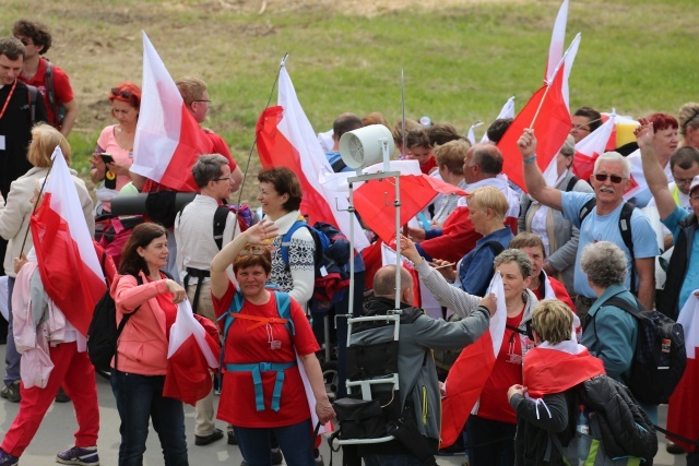 IV pielgrzymka z Hałcnowa dotarła do Łagiewnik - część pierwsza