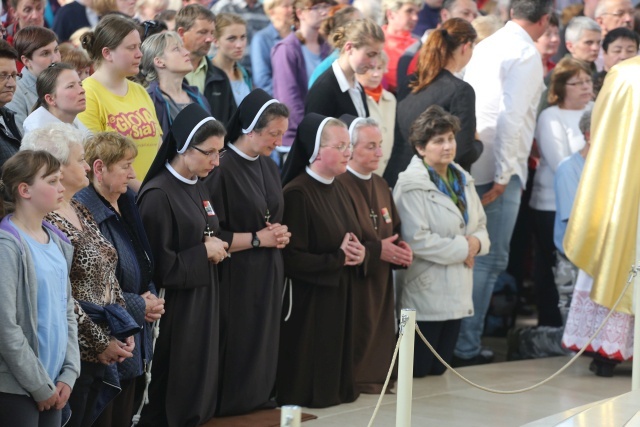 IV pielgrzymka z Hałcnowa dotarła do Łagiewnik - część druga