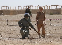 Żołnierze podczas ćwiczeń w odbitej z rąk IS syryjskiej Palmirze.