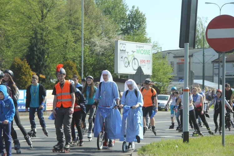 Pielgrzymka na rolkach i hulajnogach do Tychów - cz. I