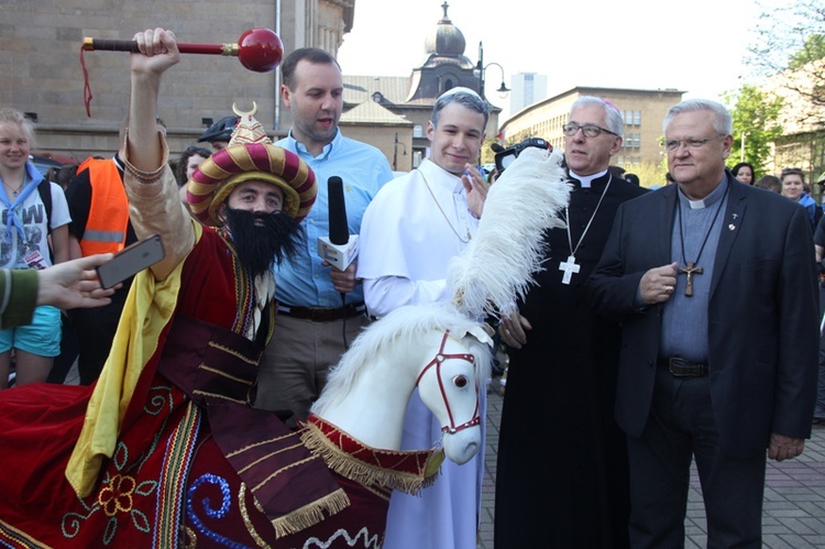 Pielgrzymka na rolkach i hulajnogach do Tychów - cz. I