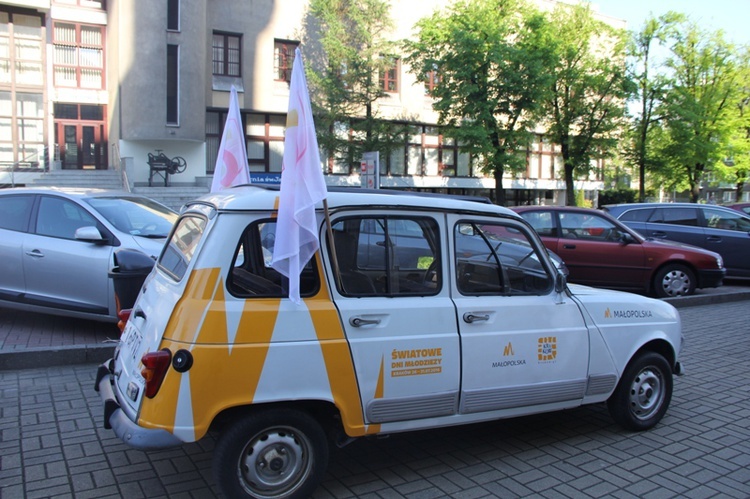 Pielgrzymka na rolkach i hulajnogach do Tychów - cz. I