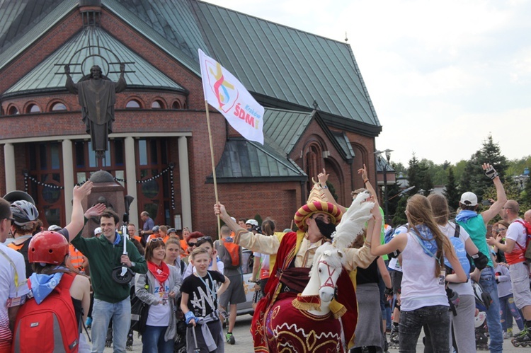 Pielgrzymka na rolkach i hulajnogach do Tychów - cz. II