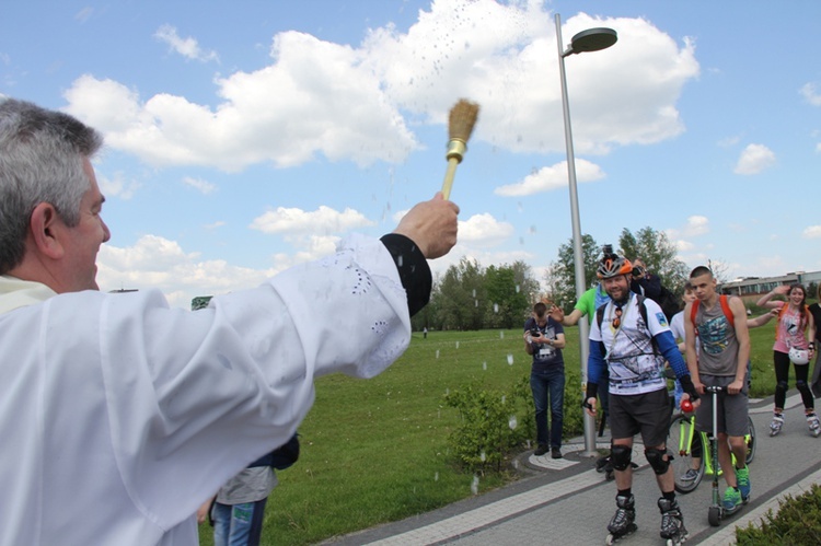 Pielgrzymka na rolkach i hulajnogach do Tychów - cz. II