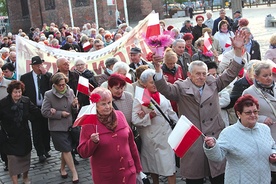 Marsz Seniorów przeszedł od gorzowskiej katedry do Urzędu Miasta. W magistracie były poczęstunek i wiosenna potańcówka.
