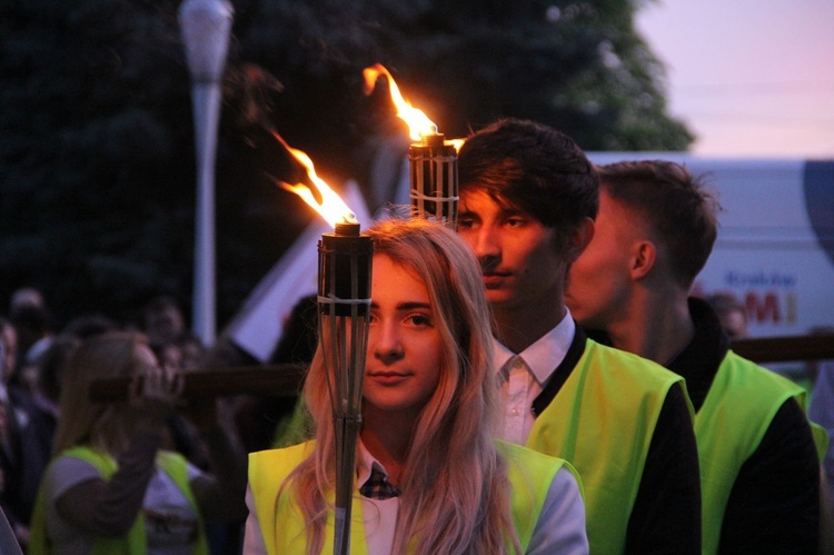 Symbole ŚDM w mieleckiej bazylice