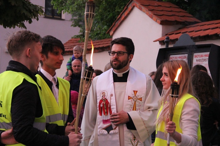 Symbole ŚDM w mieleckiej bazylice