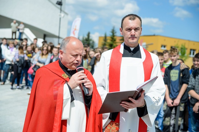 Symbole ŚDM w parafii Ducha św. w Mielcu