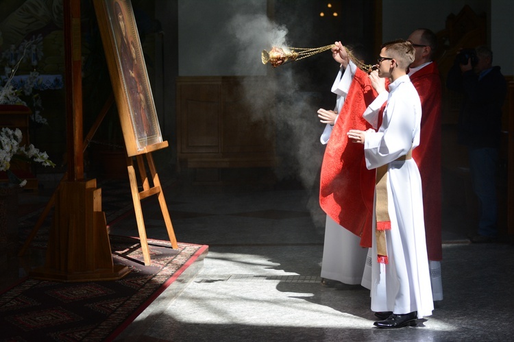 Symbole ŚDM w par. Trójcy Przenajświętszej w Mielcu