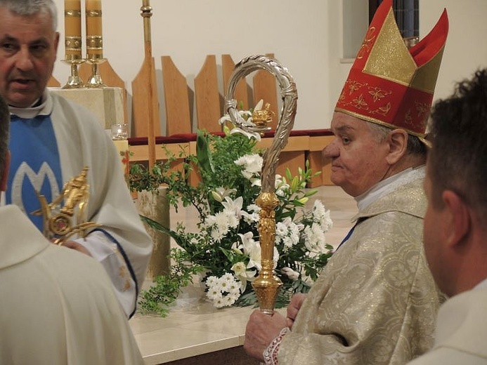 Koronacja figury Matki Bożej Fatimskiej w Kętach