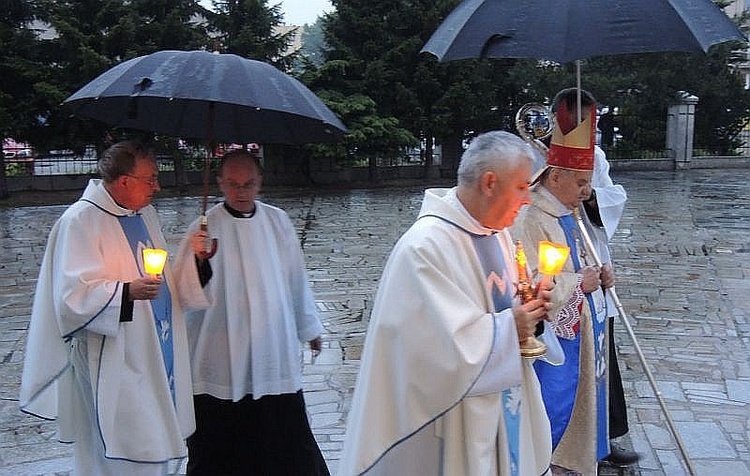 Koronacja figury Matki Bożej Fatimskiej w Kętach