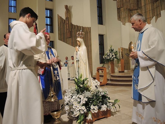 Koronacja figury Matki Bożej Fatimskiej w Kętach