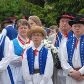 Parafianie z Rzepiennika witali obraz w pogórzańskich strojach