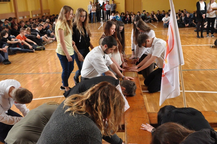 Znaki ŚDM w Zespole Szkół Technicznych w Tarnowie - Mościcach