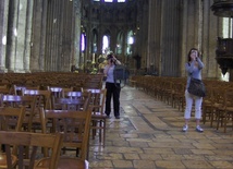 Francja: Biskupi nie chcą się pozbyć pustych kościołów