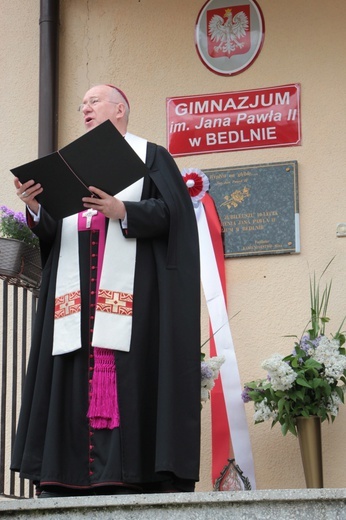 10. rocznica nadania imienia Jana Pawła II Gimanzjum w Bedlnie