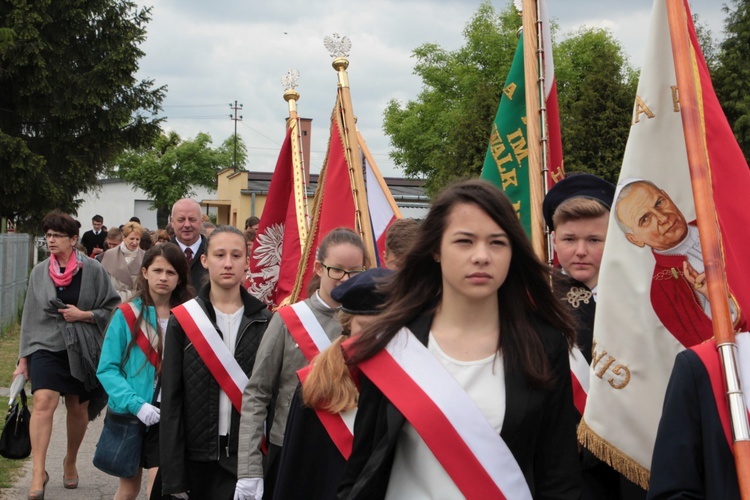 10. rocznica nadania imienia Jana Pawła II Gimanzjum w Bedlnie