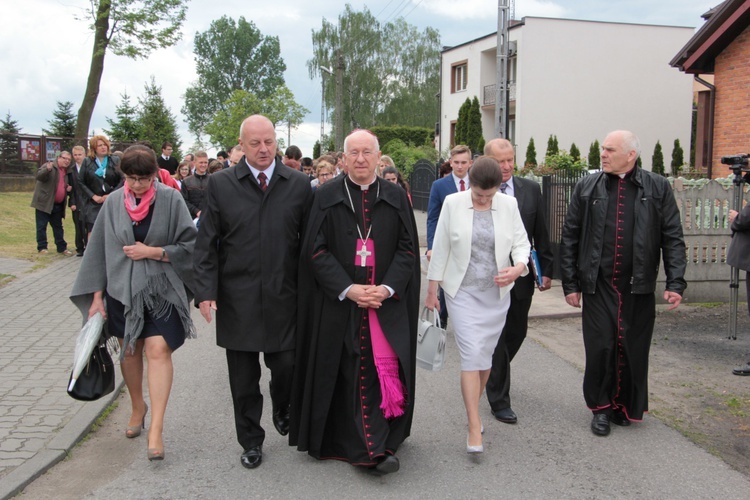 10. rocznica nadania imienia Jana Pawła II Gimanzjum w Bedlnie