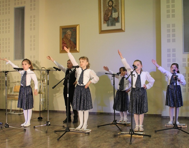 Gala konkursu "Pieśń niesiemy w darze"