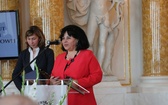 Tamara Sienina, dyrektor muzeum im. Juliusza Słowackiego w Krzemieńcu odebrała nagrodę przyznaną pośmiertnie Irenie Sandeckiej.