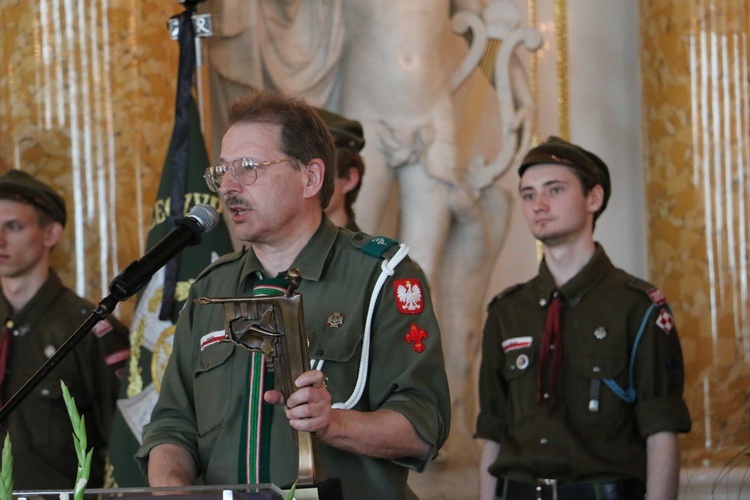 Harcerze zostali odznaczeni za wieloletnią działalność na rzecz pielęgnowania polskości.