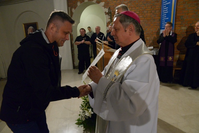 Nocna pielgrzymka mężczyzn z Radomia do Błotnicy