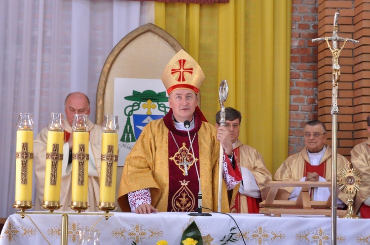 Kamień węgielny w kościele św. Jana Pawła II w Nowym Sączu