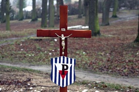 O dalszych losach krzyża na cmentarzu żydowskim zadecydują najbliższe miesiące. Okaże się wtedy, czy środowiska reprezentujące różne wyznania potrafią się dogadać.