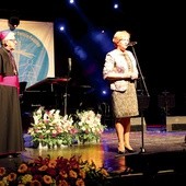 Abp Wiktor Skworc i Małgorzata Mańka-Szulik podczas oficjalnego otwarcia MŚR. 