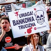 Kwiecień 2016 r. Demonstracja frankowiczów, domagających się ustawowego rozwiązania ich problemów ze spłatą zaciągniętych kredytów przed siedzibą Komisji Nadzoru Finansowego.